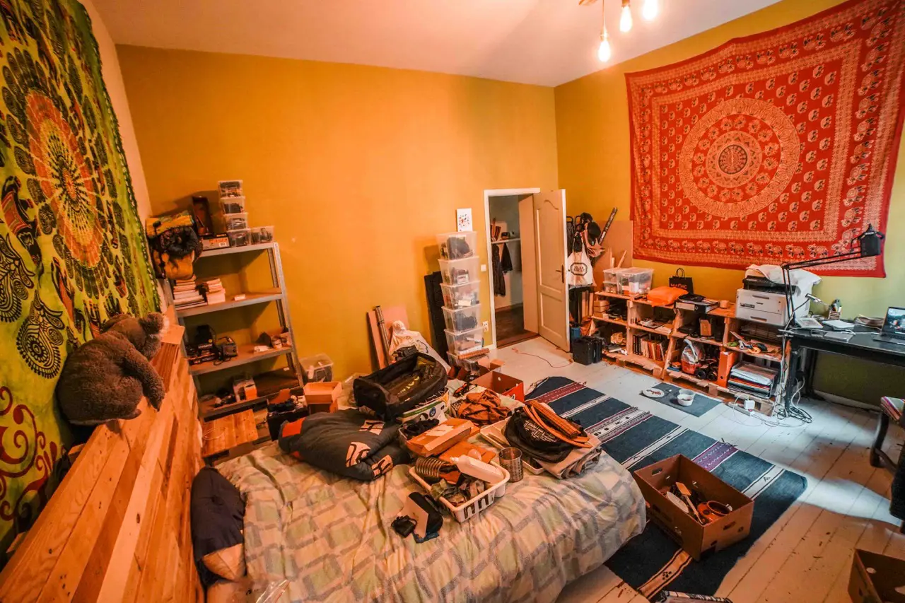 De la vie citadine à la Vanlife : Le début de l'aménagement (2/3) 5 chambre
