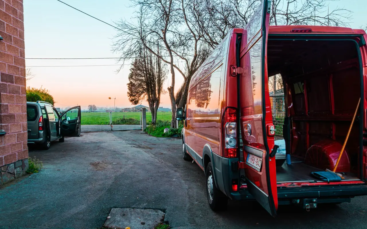 De la vie citadine à la Vanlife : Le début de l'aménagement (2/3) 4 debut amenagement 1