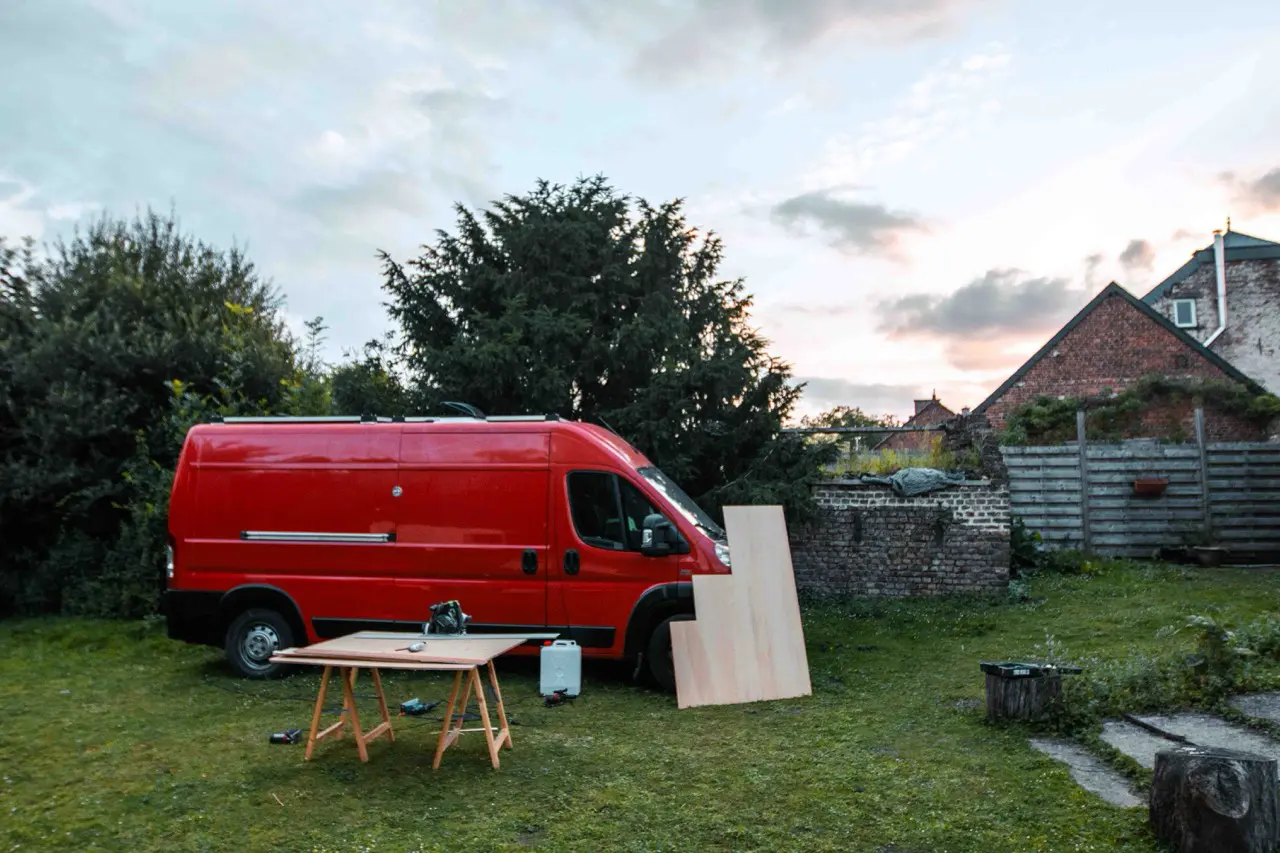 De la vie citadine à la Vanlife : Le début de l'aménagement (2/3) 23 debut amenagement 2